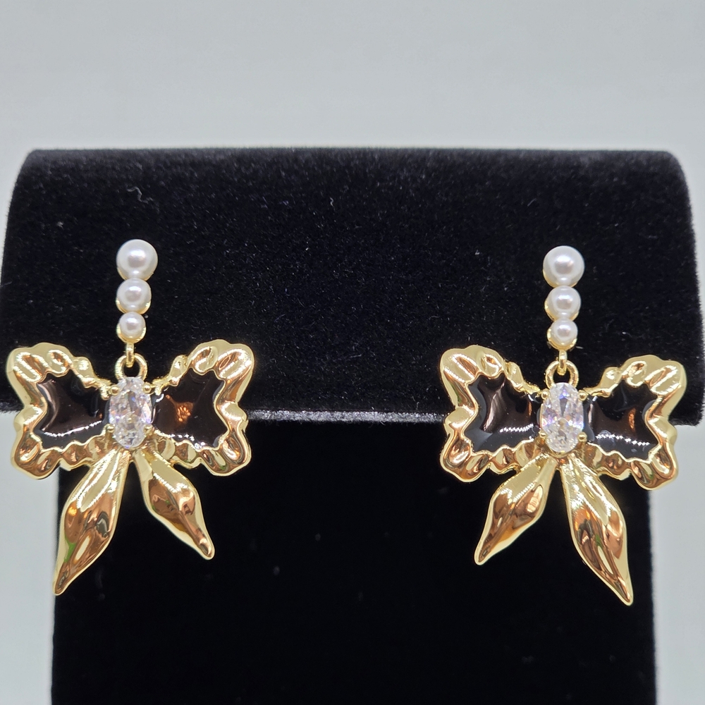 Chic Gold and Black Bow Earrings with Pearl Accents